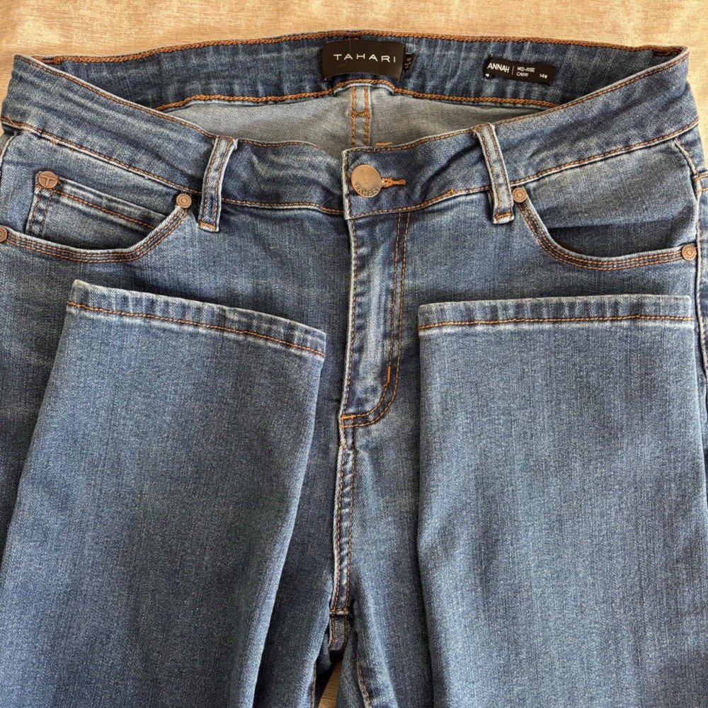 Tahari Hannah Mid Rise Capri Jean Medium Wash Sz 14W Plus